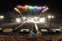 2012年5月26日に行われた東京・国立競技場公演の様子。（撮影：今元秀明、緒車寿一、田中和子）