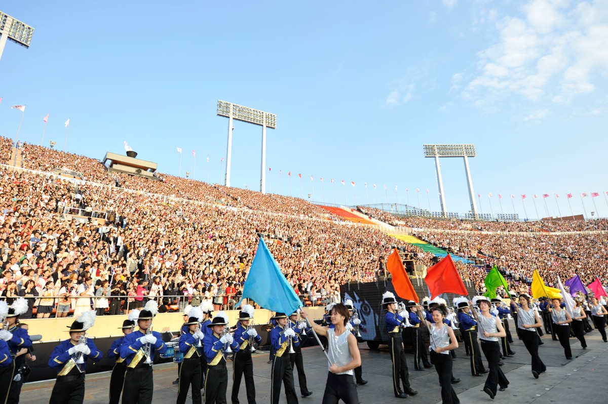 今週の人気の画像5位は「L'Arc-en-Ciel、世界ツアー集大成公演に11万人熱狂」より、会場の様子。