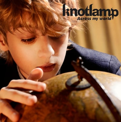 写真はシングル「Across my world」ジャケット。