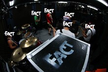 ワールドツアーに向けてリハーサル中のFACT。