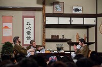 「YMONHK」トークコーナーのワンシーン。