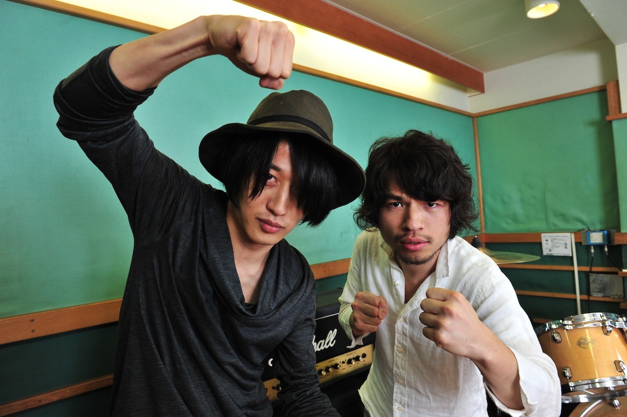 白井眞輝（[Champagne]）、柿沼広也（BIGMAMA）のギタリスト同士による対戦も。
