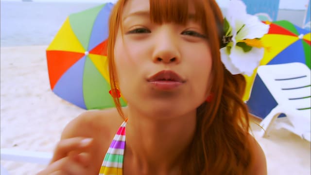 「プリプリ SUMMERキッス」PVより、志村理佳のキス顔。