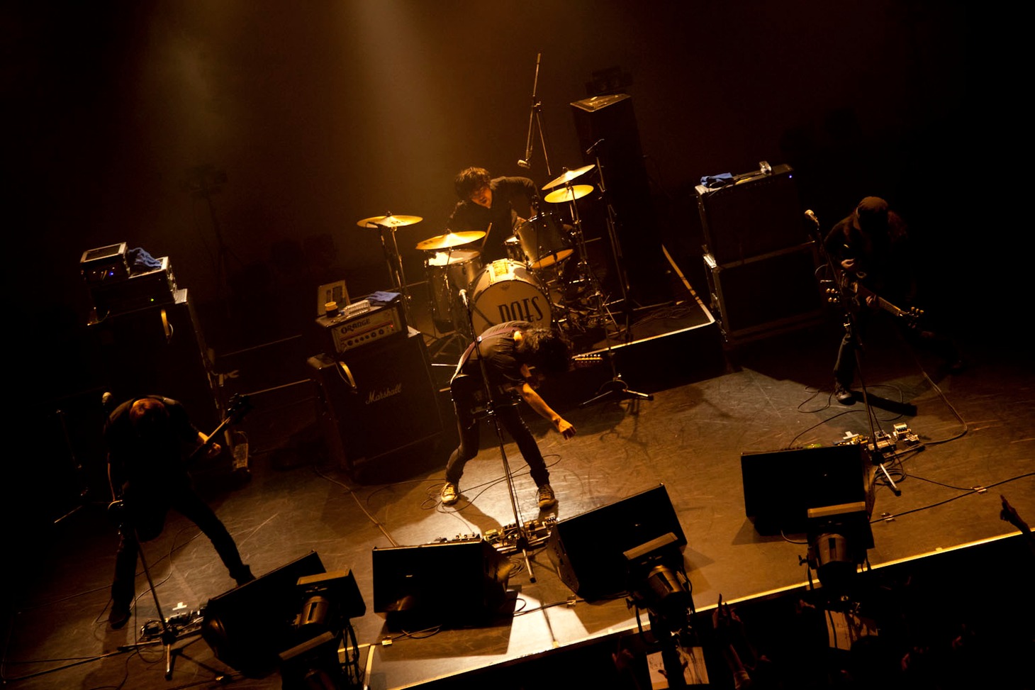 「DOES 2012 TOUR『カタルシス文明』」SHibuya O-EAST公演の様子。（photo by shimbo yuki）