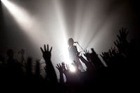 「DOES 2012 TOUR『カタルシス文明』」SHibuya O-EAST公演の様子。（photo by shimbo yuki）