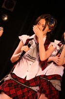 うれしさのあまり涙ぐむ松井珠理奈。 (C)AKS