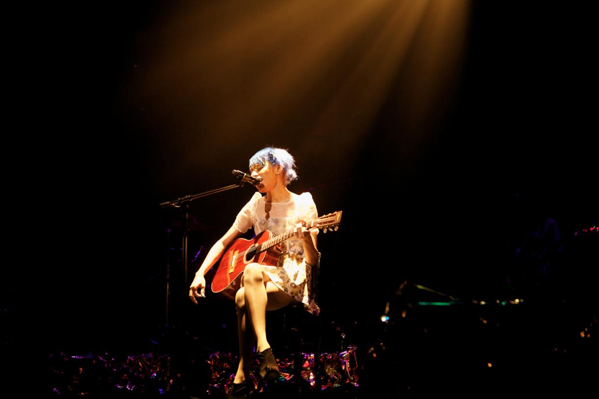 女王蜂、5人編成ライブで第2幕スタート - 音楽ナタリー