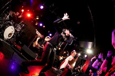 「DO RORO DERODERO ON DO RORO」のスペシャルライブPV収録中の模様。（撮影：西槇太一）