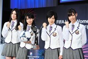 抽選会に出席した宮澤成良、桜井玲香、生駒里奈、西野七瀬（写真左から）。