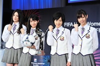 抽選会に出席した宮澤成良、桜井玲香、生駒里奈、西野七瀬（写真左から）。