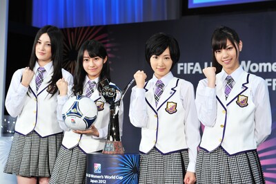 抽選会に出席した宮澤成良、桜井玲香、生駒里奈、西野七瀬（写真左から）。