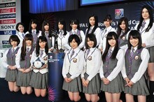 フォトセッションには応援に駆けつけたほかの乃木坂46メンバー12名も参加。