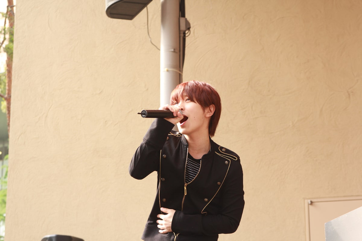 深瀬慧（Vo, G） - SEKAI NO OWARIレコ発フリーライブで3000人