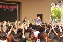 6月3日に開催されたSEKAI NO OWARIフリーライブ2ndステージの様子。