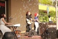 6月3日に開催されたSEKAI NO OWARIフリーライブ2ndステージの様子。