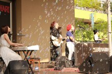 6月3日に開催されたSEKAI NO OWARIフリーライブ2ndステージの様子。