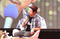 「あまちゃん」について解説する宮藤。