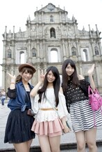 シングルのType-BのDVDに収録される「フレンチ・キス弾丸ツアーinマカオ」のワンシーン。