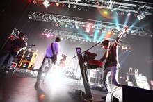 写真は6月3日のストレイテナーのライブの模様。