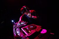 写真は6月3日の細美武士のDJの模様。