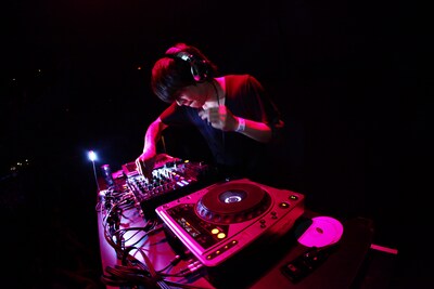 写真は6月3日の細美武士のDJの模様。