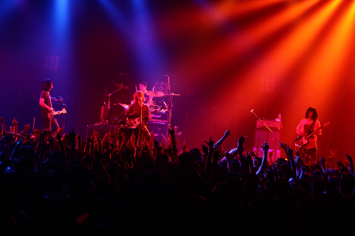 写真は6月3日のART-SCHOOLのライブの模様。