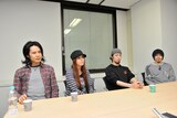 インタビューを受けるHEAD PHONES PRESIDENT。写真左からHIRO(G)、ANZA(Vo)、NARUMI(B)、BATCH(Dr)。