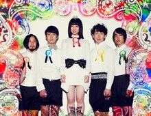 東京カランコロンのオフィシャルサイトではいちろー（Vo, G）とせんせい（Vo, Key）が「なぜ今メジャーにいくのか」について語ったインタビューが掲載されている。