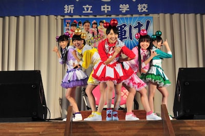 ももいろクローバー爽（写真は宮城・折立中学校訪問時の様子）