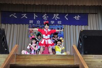 ももいろクローバー爽のポーズで登場。