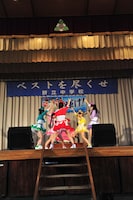 体育館で「猛烈宇宙交響曲・第七楽章『無限の愛』」を歌うももクロ爽。