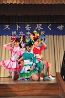 人気曲「行くぜっ！怪盗少女」ではイントロとメンバーのポーズですぐに大きな歓声が上がった。