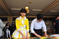 親戚の話題で盛り上がるしおりん。