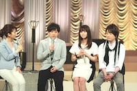 廣瀬アナウンサー（写真左）の質問に真剣に答えるいきものがかりの3人。