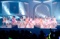 「アイシテラブル！」を披露するSKE48。