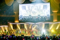 「バンザイVenus」を披露するSKE48。