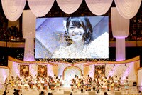 今回の総選挙の総投票数は138万4122票に達した（写真は1位発表の様子）。