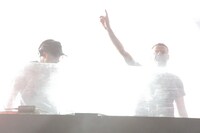 THE CHEMICAL BROTHERSのパフォーマンス。