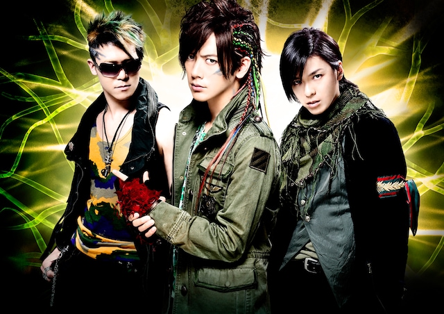 「脳内Survivor」仕様のアーティスト写真でのDAIGO（Vo）は、エクステンションを編み込んだ髪型。