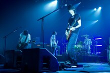 現在全国ツアー「GOLD GLIDER TOUR」真っ最中のBUMP OF CHICKEN。昨日7月8日には東京・国立競技場代々木第一体育館4DAYSを無事終わらせた。