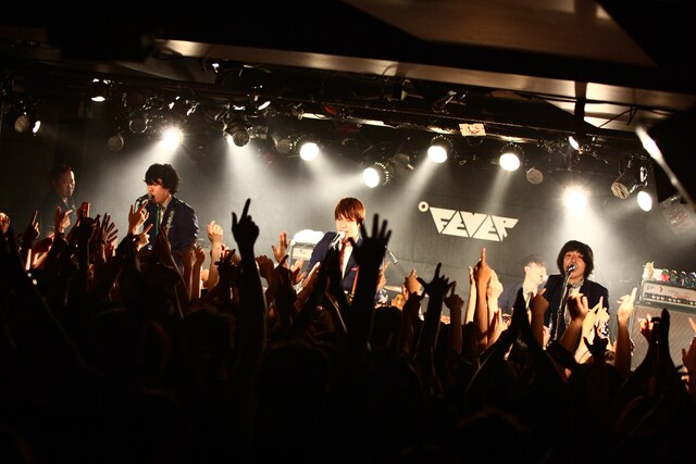 写真は新代田FEVER公演の様子。（撮影：橋本塁［SOUND SHOOTER］）