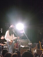 「Curly Giraffe Tour 2012 "FLEHMEN"」東京公演の様子（撮影：YURIE NAGASHIMA）。