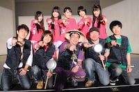 見事メンバーからのプレゼントをゲットしたクローバーポイント高得点保持者との記念写真。