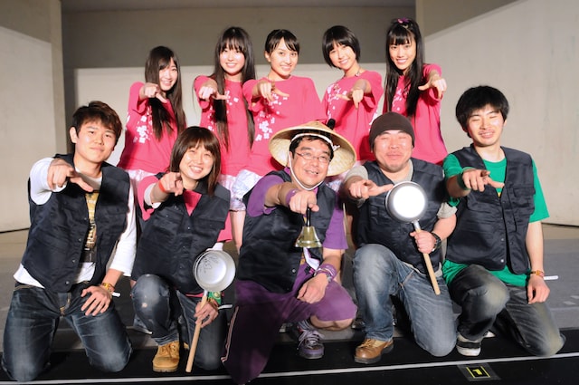 見事メンバーからのプレゼントをゲットしたクローバーポイント高得点保持者との記念写真。