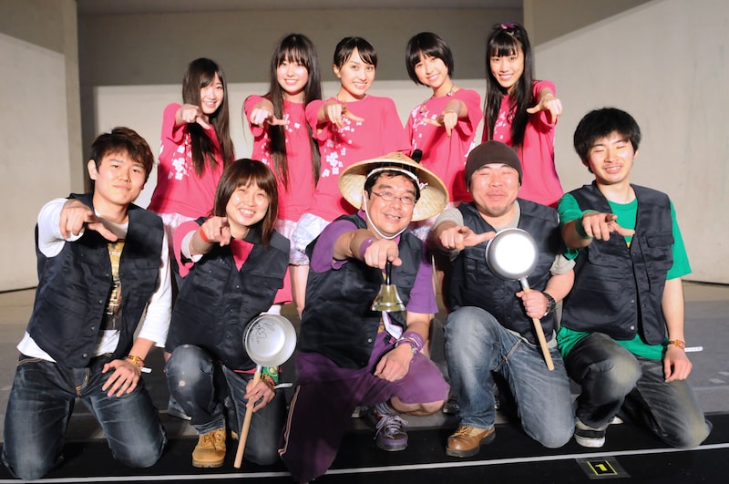 見事メンバーからのプレゼントをゲットしたクローバーポイント高得点保持者との記念写真。