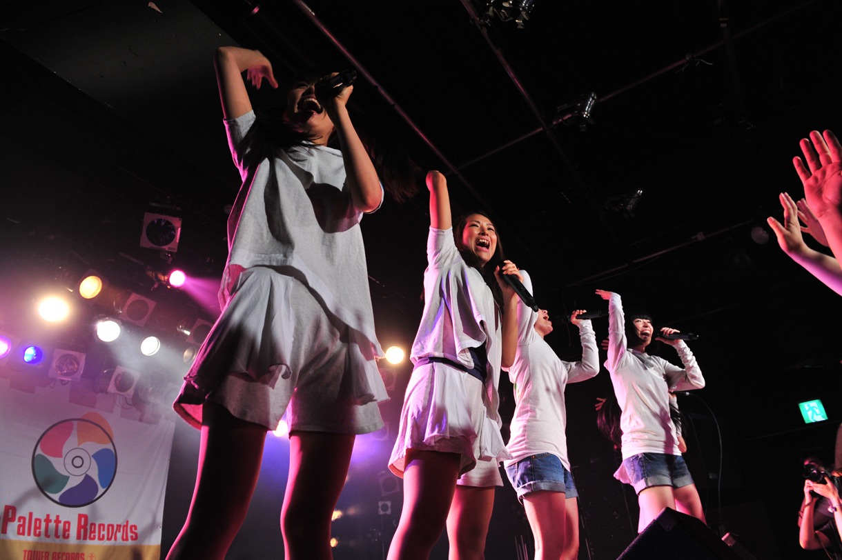写真は本日行われた「T-Palette Records 1st Anniversary Live」出演時のlyrical school。
