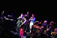 ニクラス＆エミリーの息の合ったデュエットに、客席からは割れんばかりの歓声が。