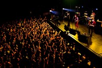 「つま先はその先へ」ツアーファイナルの様子。（撮影：浜野カズシ）