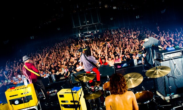 「つま先はその先へ」ツアーファイナルの様子。（撮影：浜野カズシ）