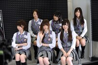 メインスタジオに登場した乃木坂46のメンバー6人。